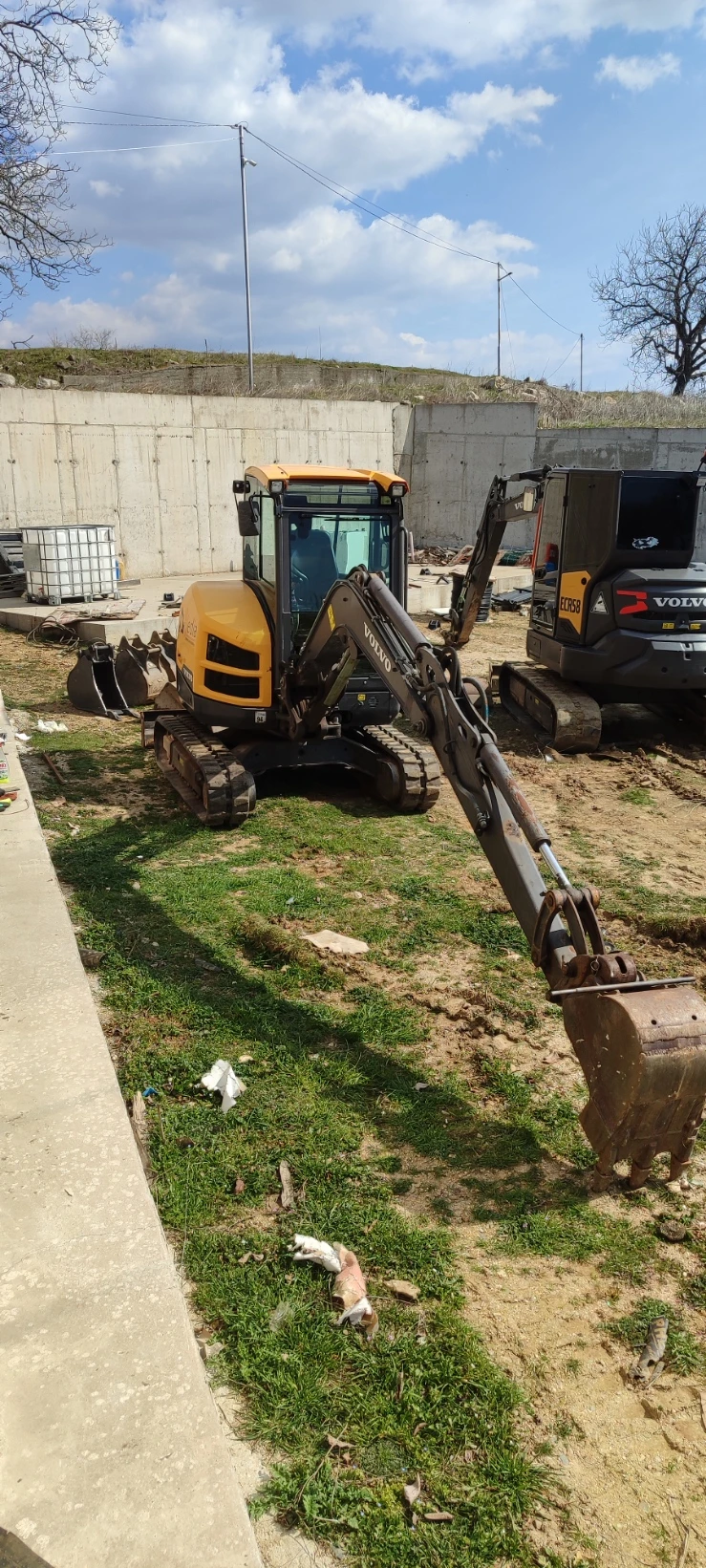 Багер Volvo EC35D, снимка 3 - Индустриална техника - 53740189