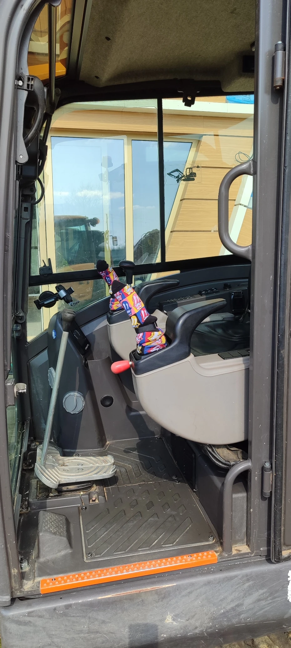 Багер Volvo EC35D, снимка 6 - Индустриална техника - 53740189