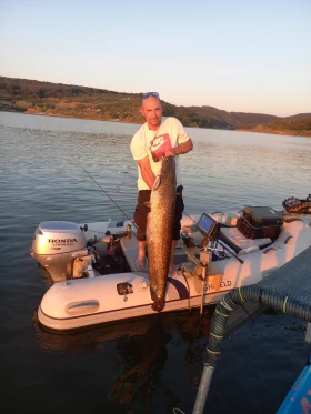 Надуваема лодка Highfield, снимка 7