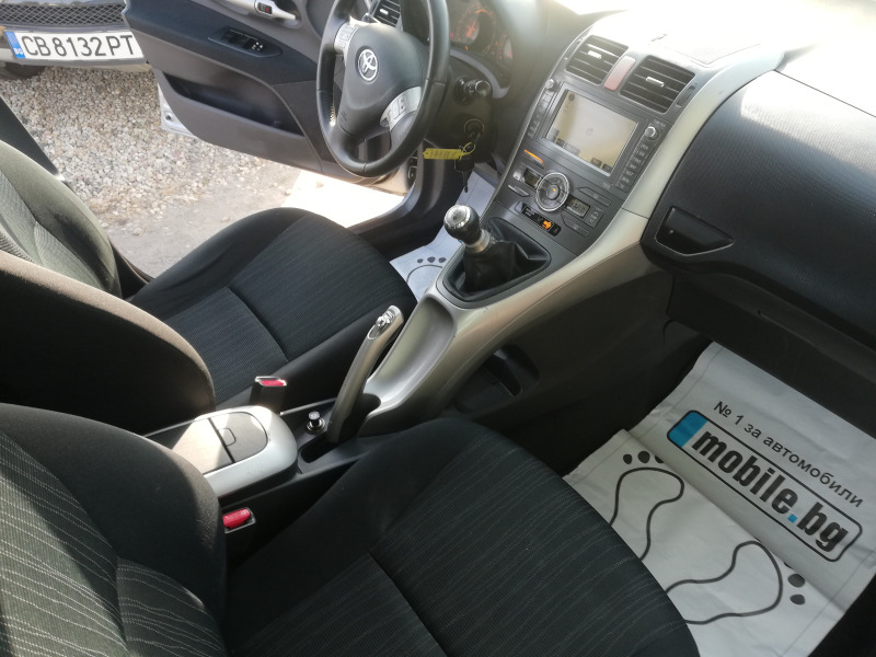 Toyota Auris 1, 6 i навигация климатрон, снимка 6 - Автомобили и джипове - 46342358