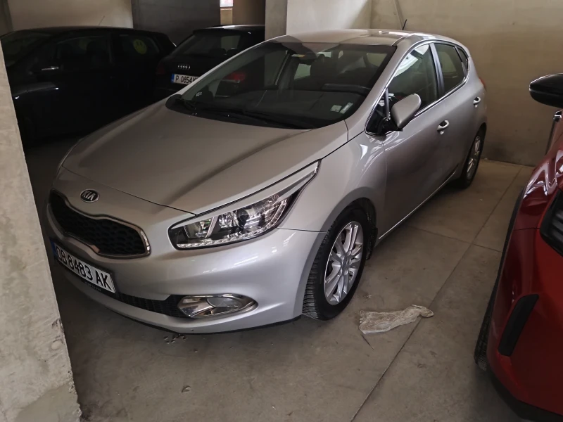 Kia Ceed 1.6 бензин , 135hp Автомат, снимка 8 - Автомобили и джипове - 53060925