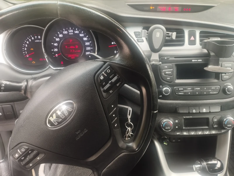 Kia Ceed 1.6 бензин , 135hp, снимка 5 - Автомобили и джипове - 52522152