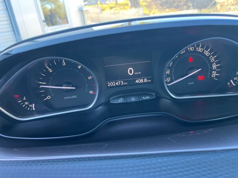Peugeot 2008 1.6hdi, снимка 11 - Автомобили и джипове - 52274744