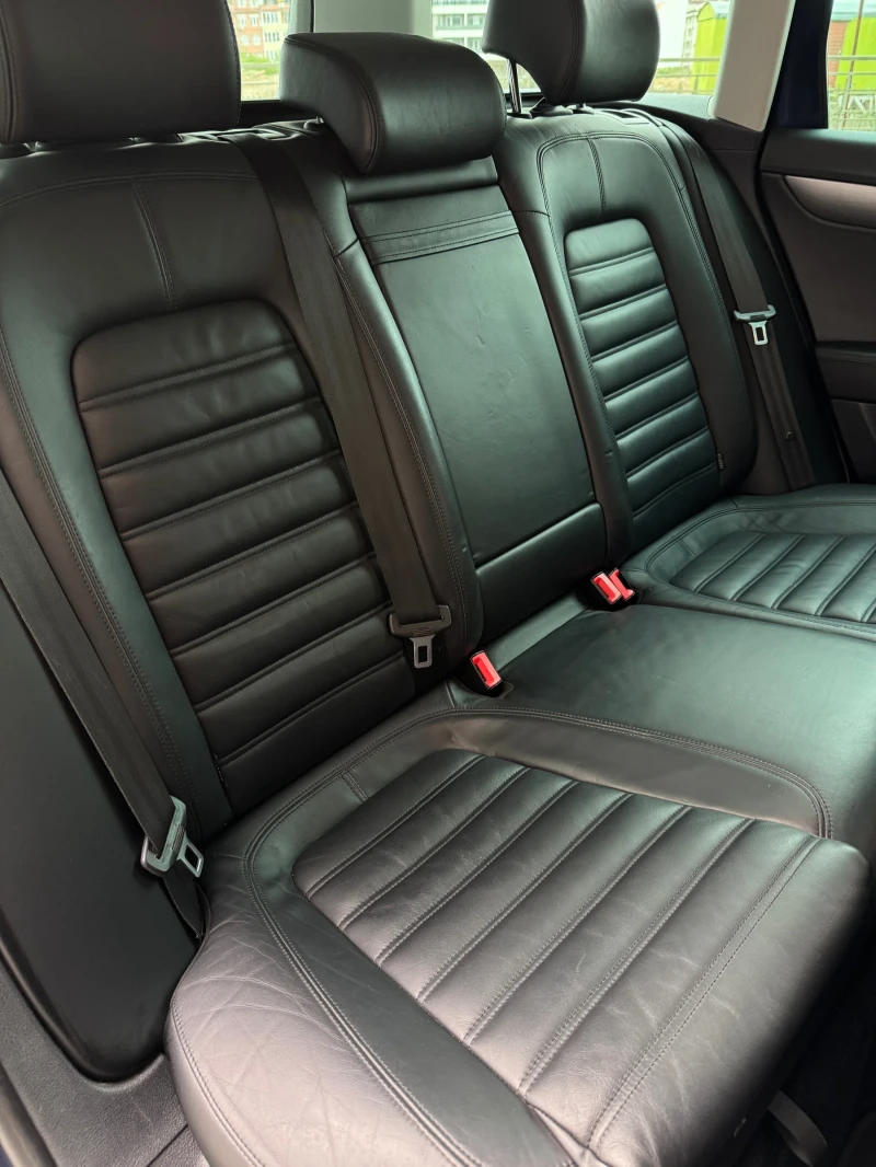 VW Passat R-LINE* DSG* LED* 4M, снимка 10 - Автомобили и джипове - 52296123