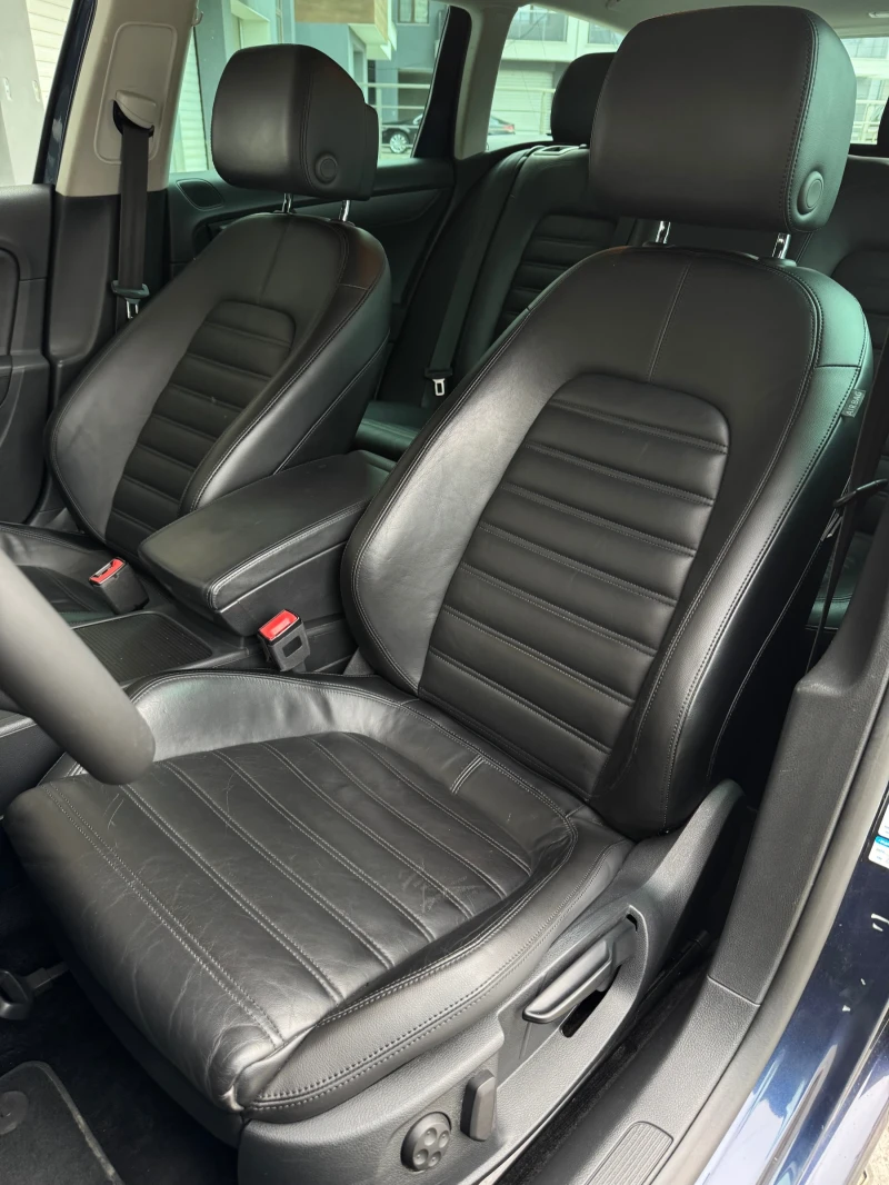 VW Passat R-LINE* DSG* LED* 4M, снимка 8 - Автомобили и джипове - 52296123