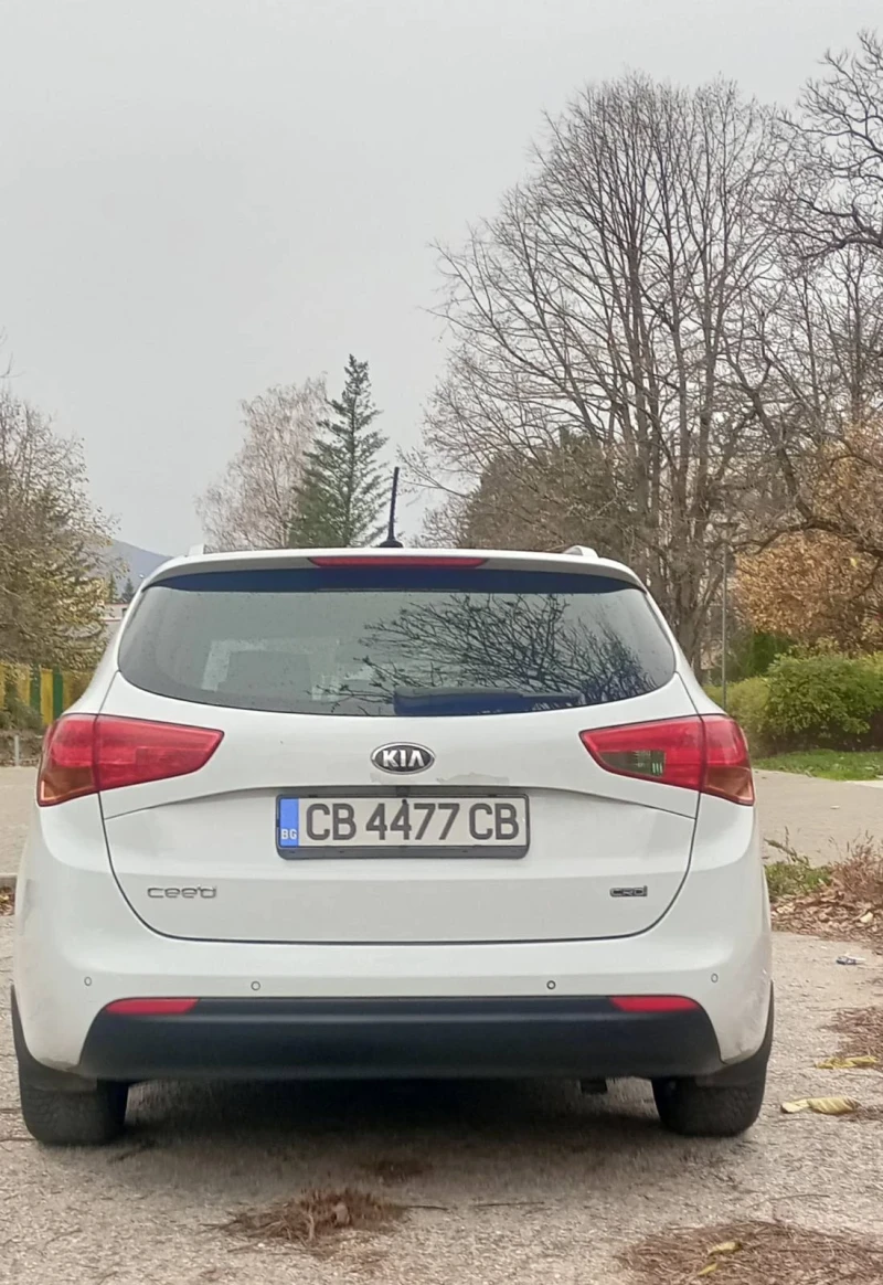 Kia Ceed 1.6 CRDi, снимка 4 - Автомобили и джипове - 52344413