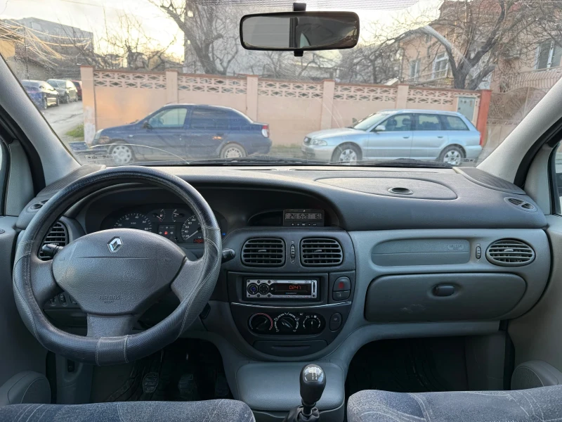 Renault Scenic 1.6 Бензин Климатик Нови гуми Всичко платено, снимка 9 - Автомобили и джипове - 53014005