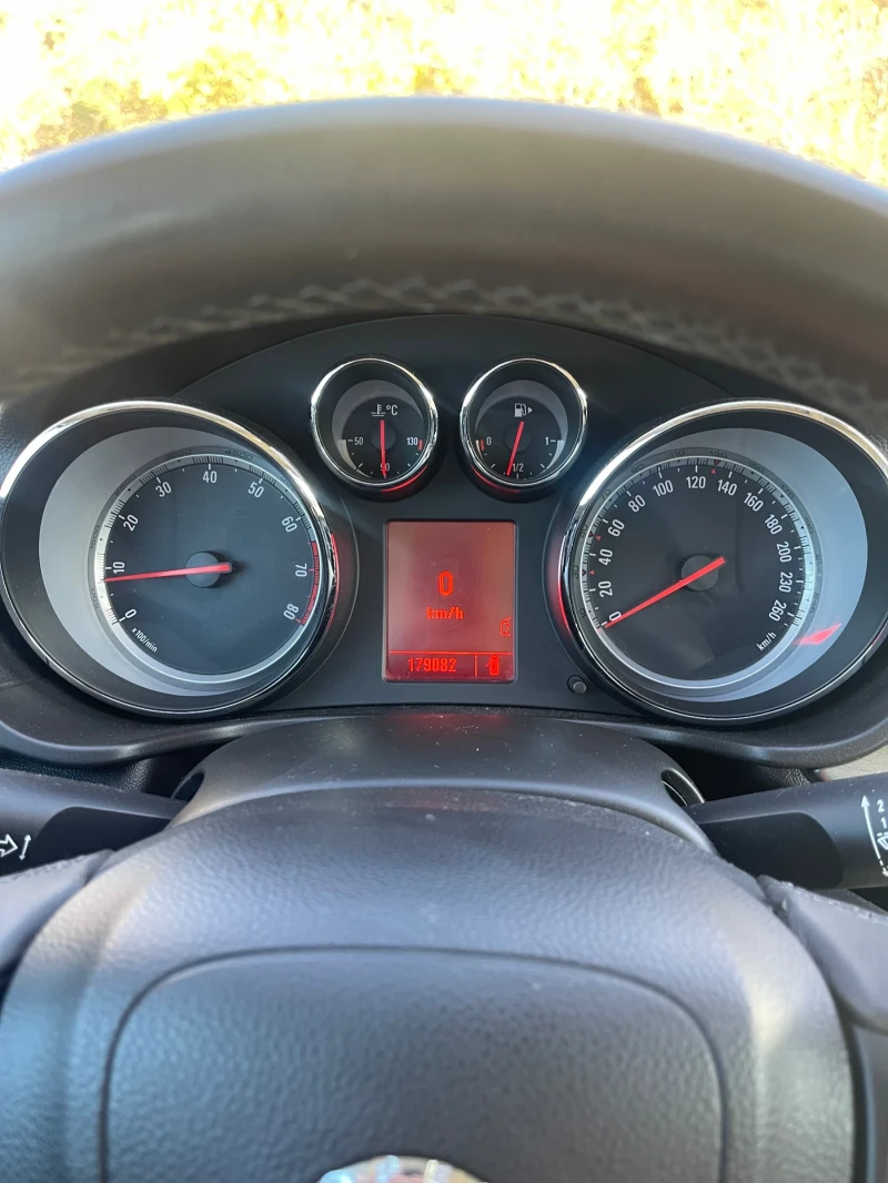 Opel Insignia, снимка 14 - Автомобили и джипове - 53372226