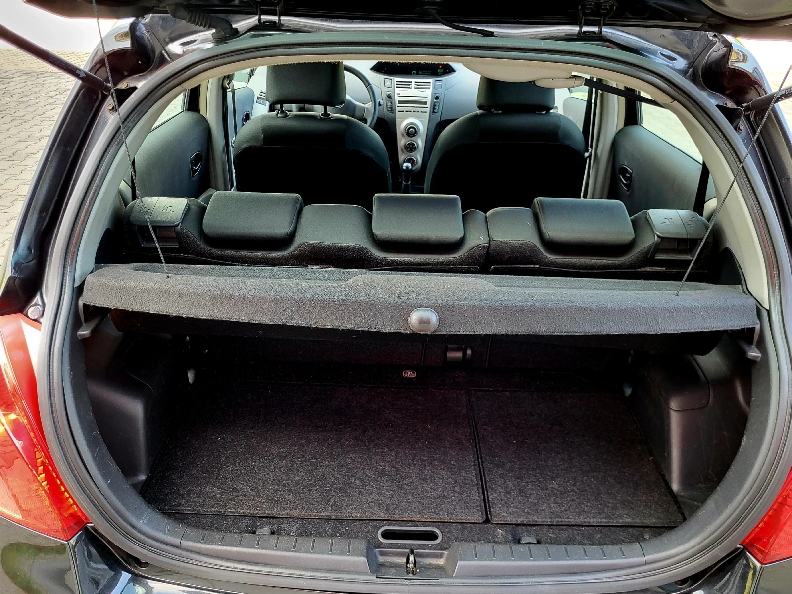 Toyota Yaris 1.0 - изображение 9