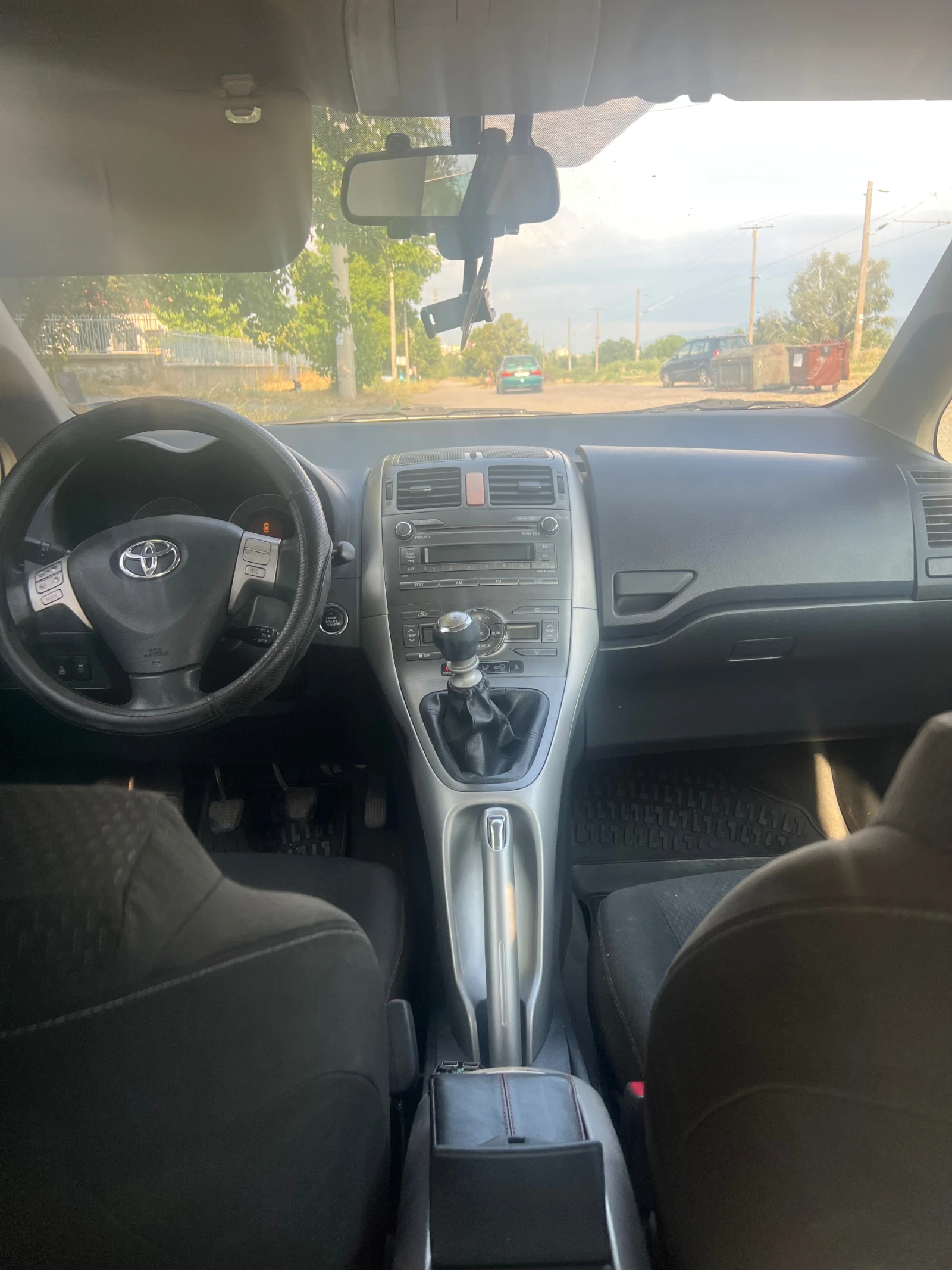 Toyota Auris  - изображение 2