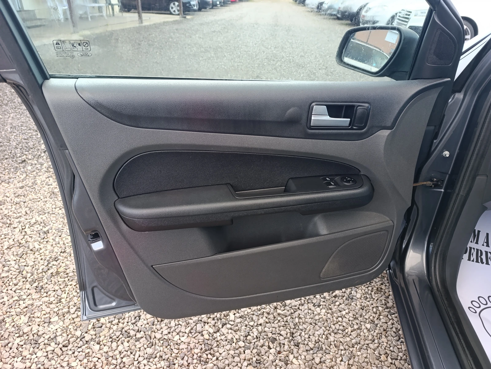 Ford Focus 1.6i-16v БЕНЗИН - изображение 8