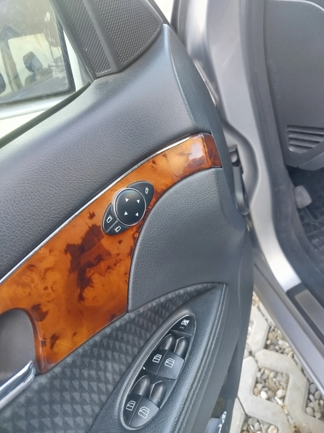 Mercedes-Benz E 320, снимка 12 - Автомобили и джипове - 53672771