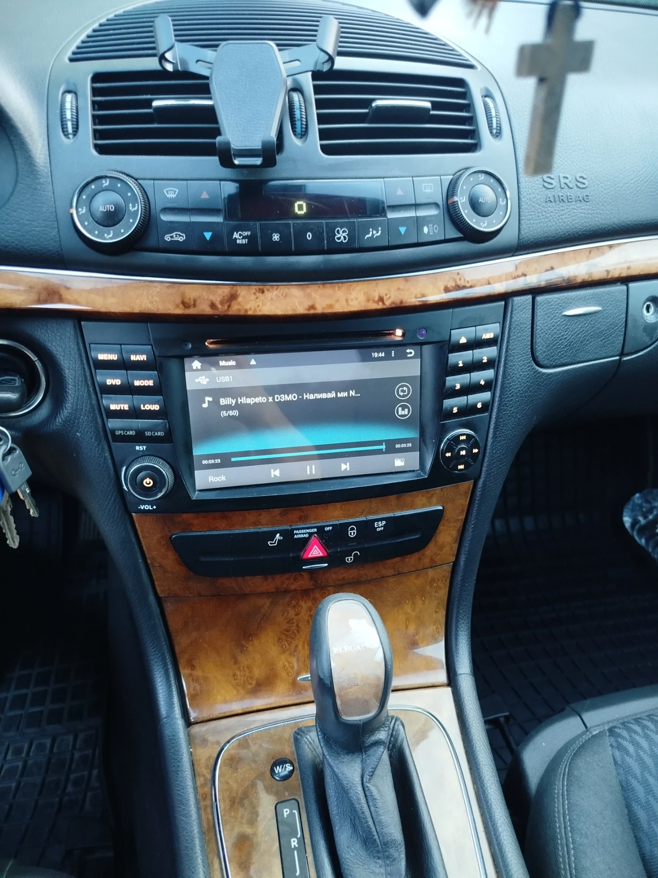 Mercedes-Benz E 320, снимка 5 - Автомобили и джипове - 53672771