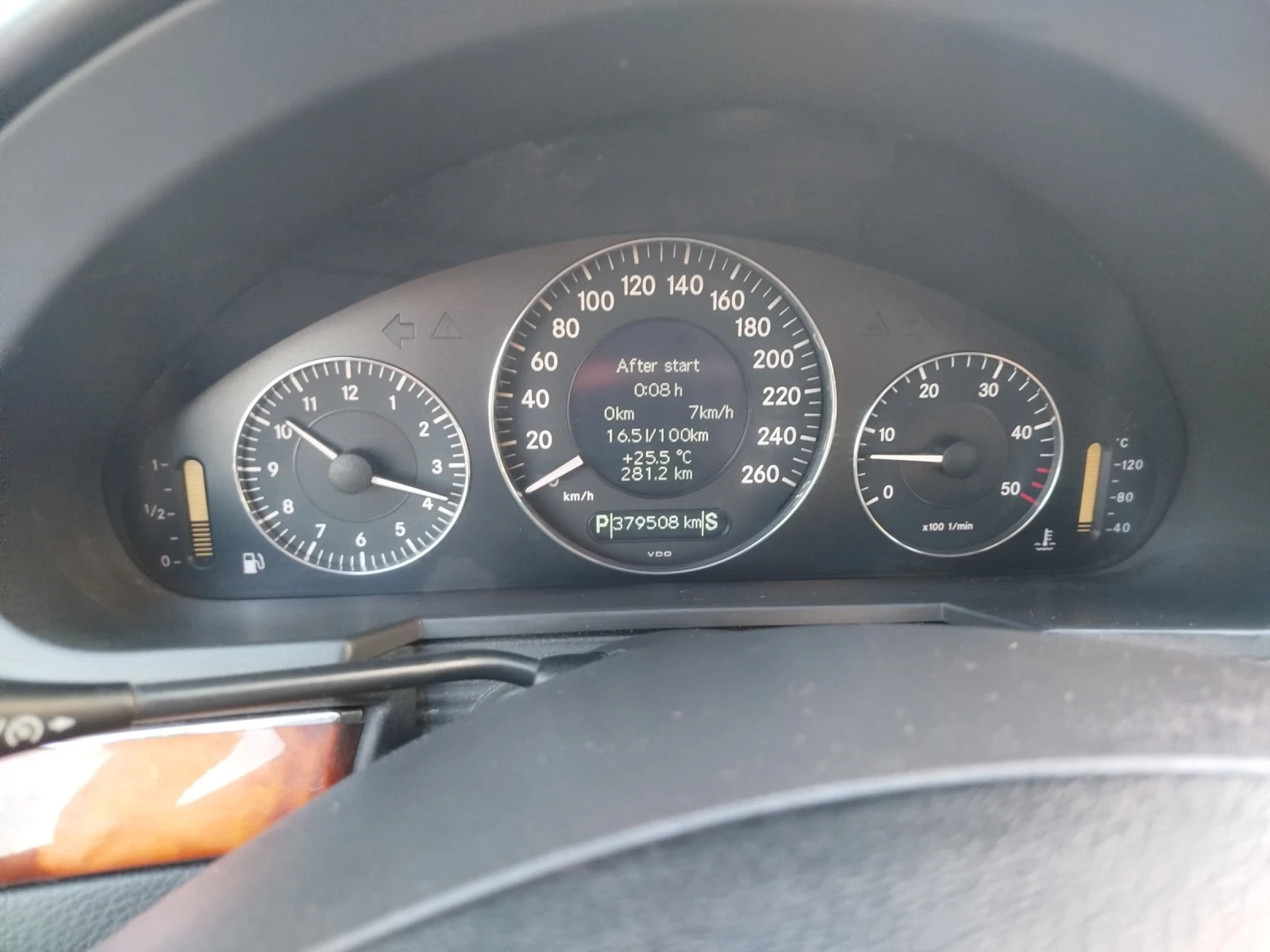 Mercedes-Benz E 320, снимка 6 - Автомобили и джипове - 53672771