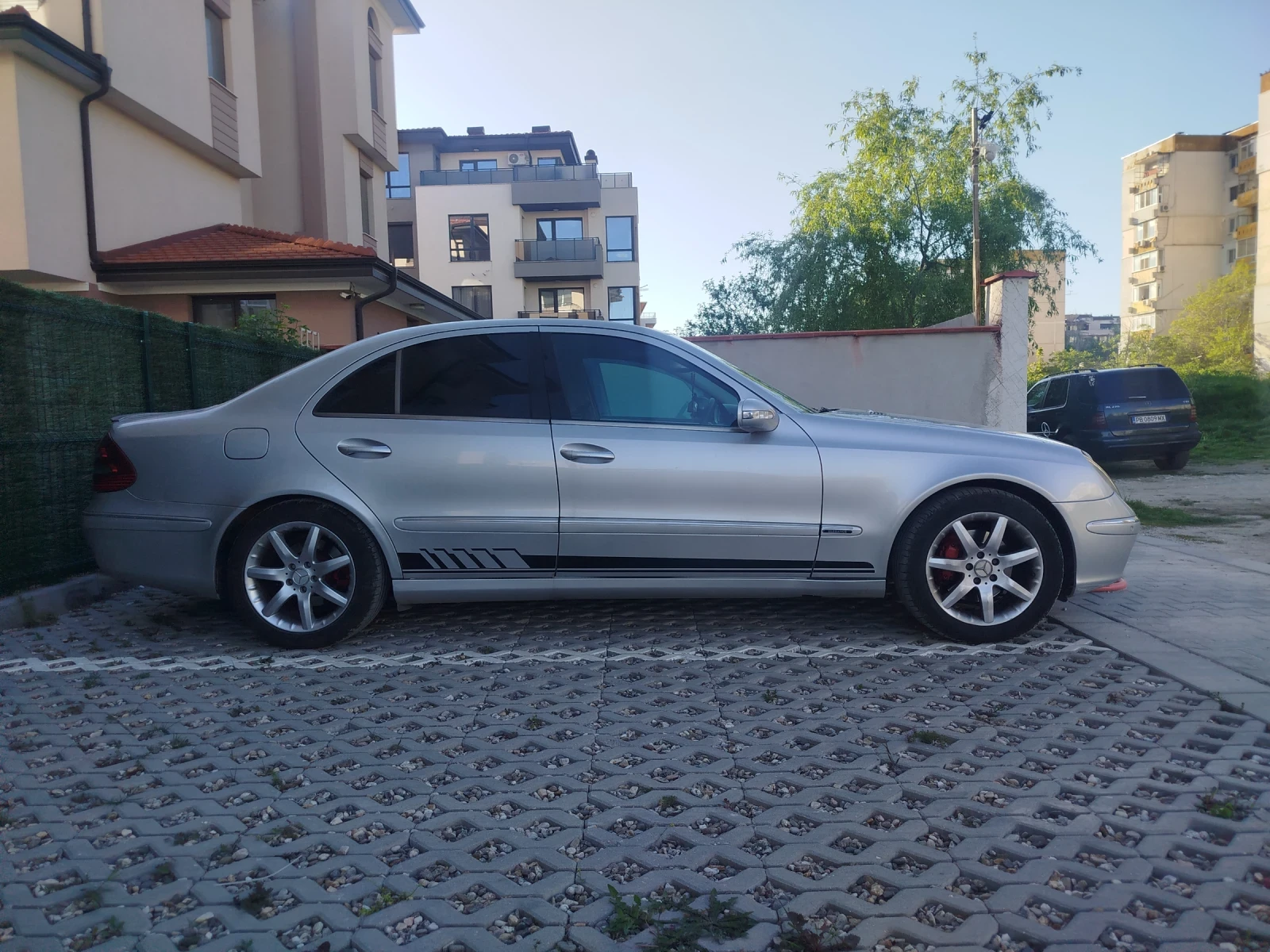 Mercedes-Benz E 320, снимка 8 - Автомобили и джипове - 53672771