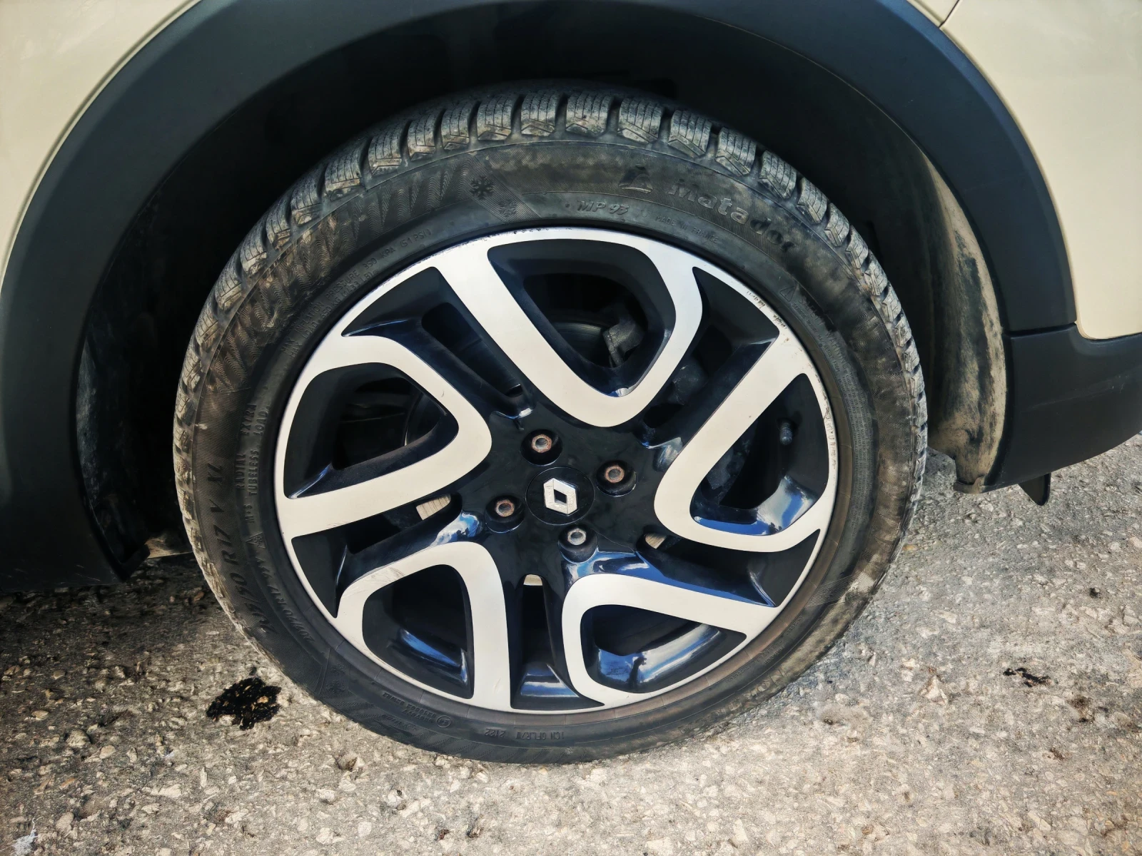 Renault Captur, снимка 8 - Автомобили и джипове - 53744164