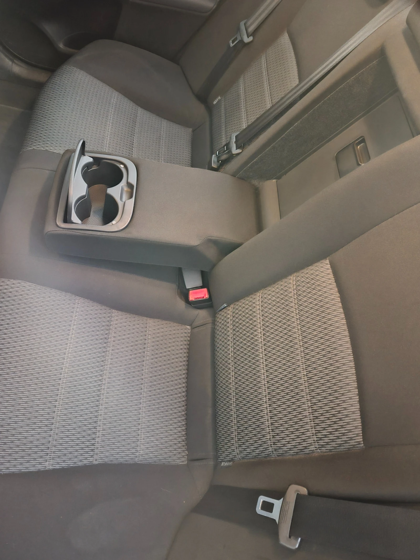 Toyota Avensis, снимка 10 - Автомобили и джипове - 53850163