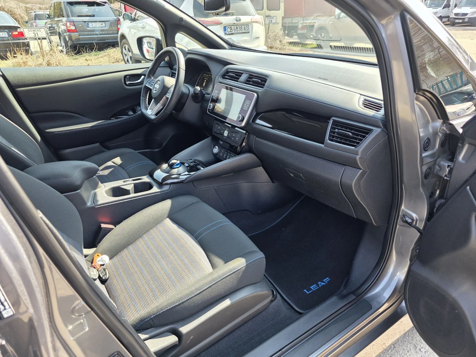 Nissan Leaf  Нов 360камери без ключов достъп и запалване , снимка 14 - Автомобили и джипове - 53875889