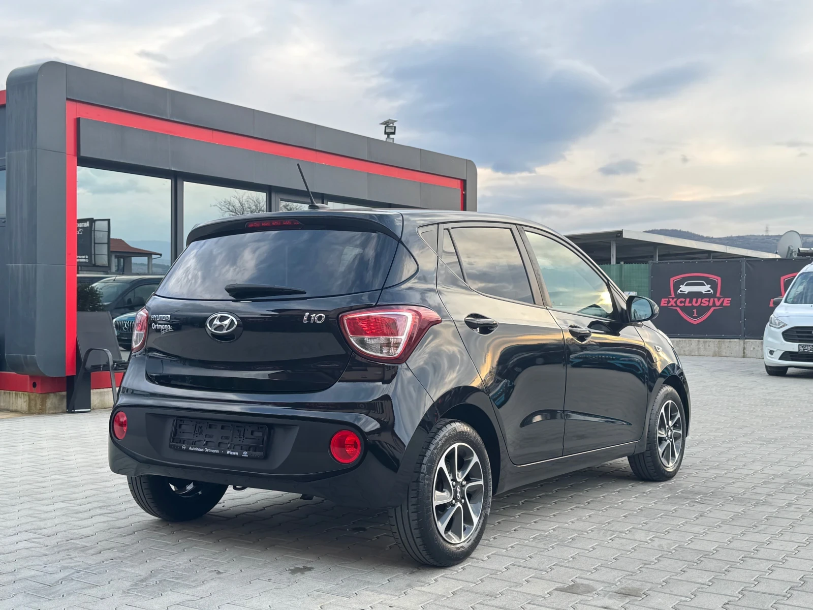 Hyundai I10 BlueTrend NAVI SERVIZ , снимка 5 - Автомобили и джипове - 54125482