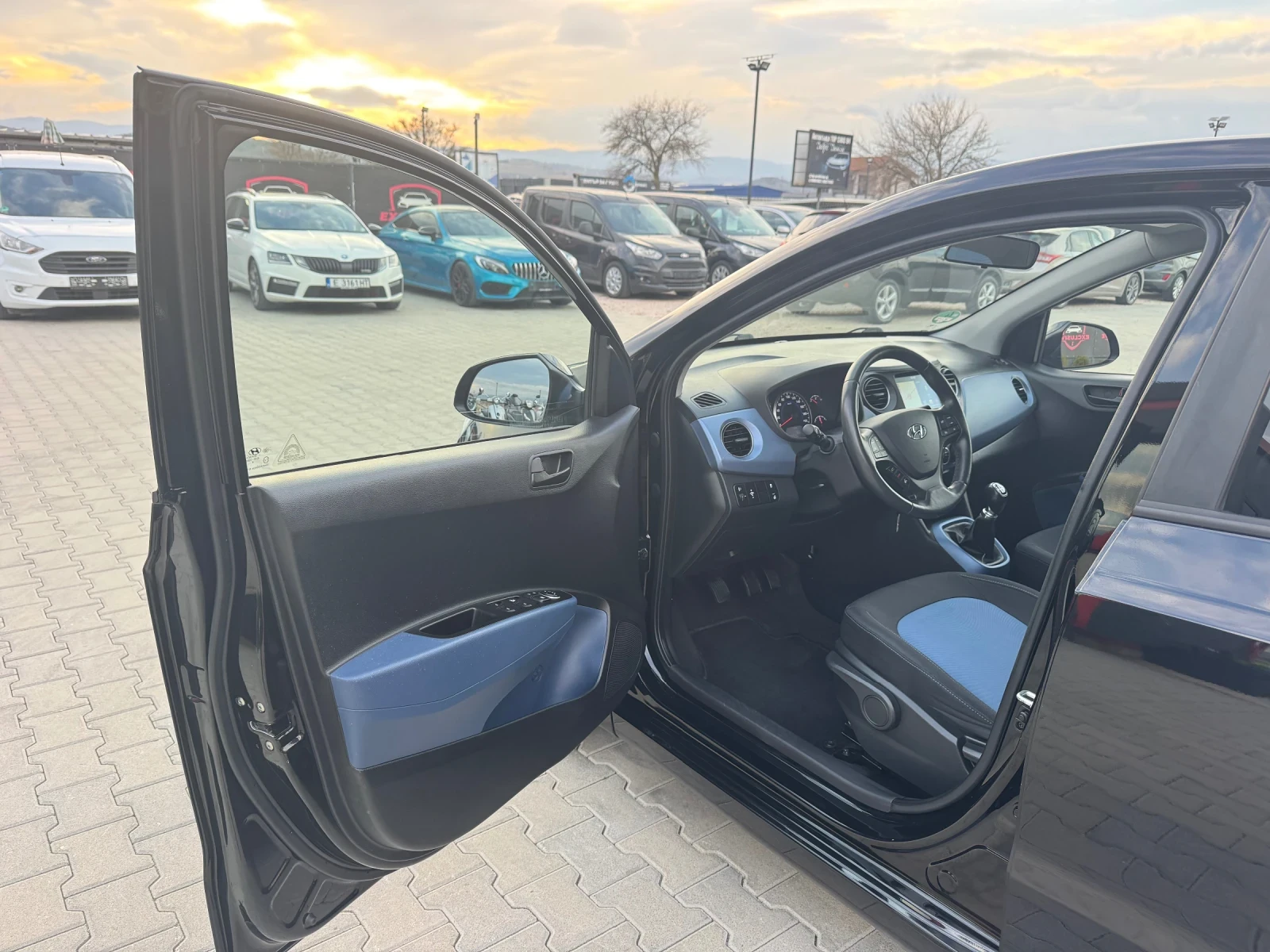 Hyundai I10 BlueTrend NAVI SERVIZ , снимка 9 - Автомобили и джипове - 54125482