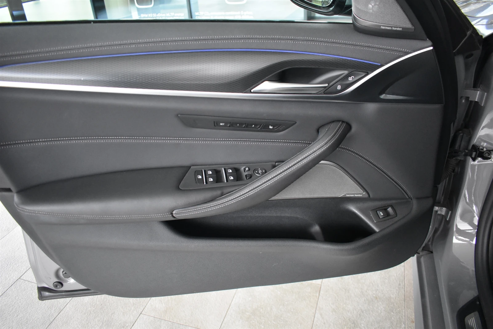BMW 530 xDrive Touring, снимка 10 - Автомобили и джипове - 54879731