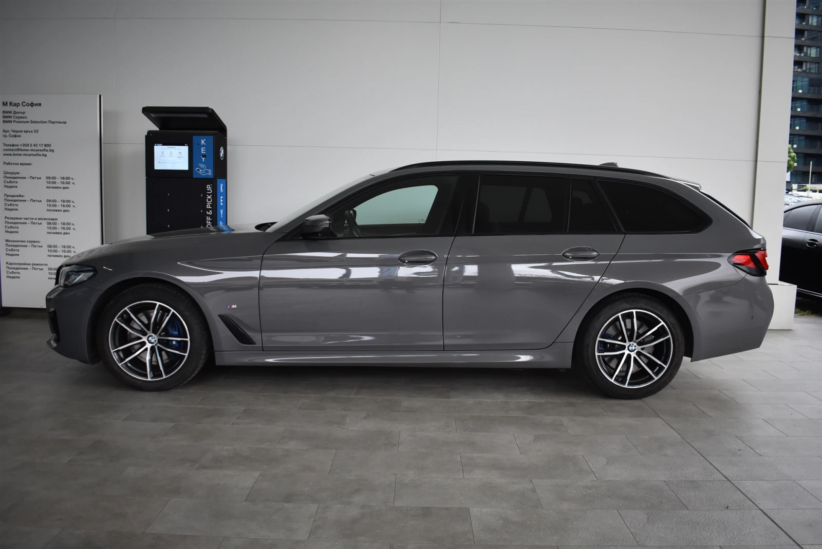 BMW 530 xDrive Touring, снимка 3 - Автомобили и джипове - 54879731