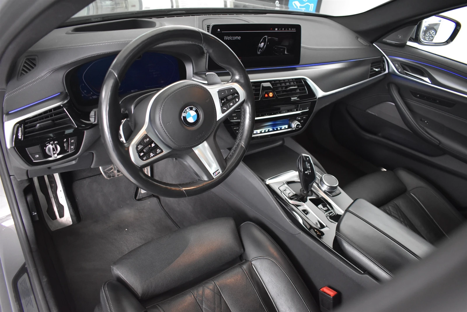 BMW 530 xDrive Touring, снимка 6 - Автомобили и джипове - 54879731