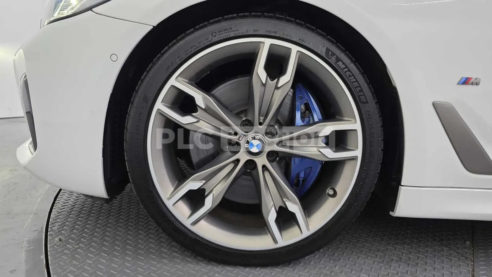BMW 550 i xDrive M| 360| B&W| HUD| DIST| ВКЛ.ТЕХНОТЕСТ, снимка 17 - Автомобили и джипове - 55008317