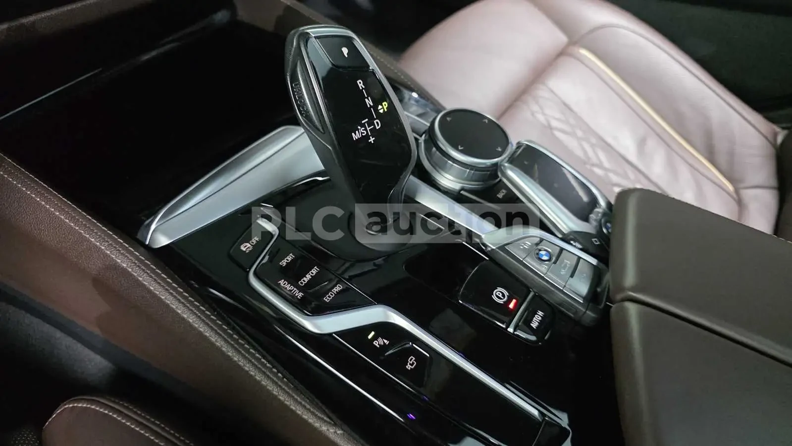 BMW 550 i xDrive M| 360| B&W| HUD| DIST| ВКЛ.ТЕХНОТЕСТ, снимка 9 - Автомобили и джипове - 55008317
