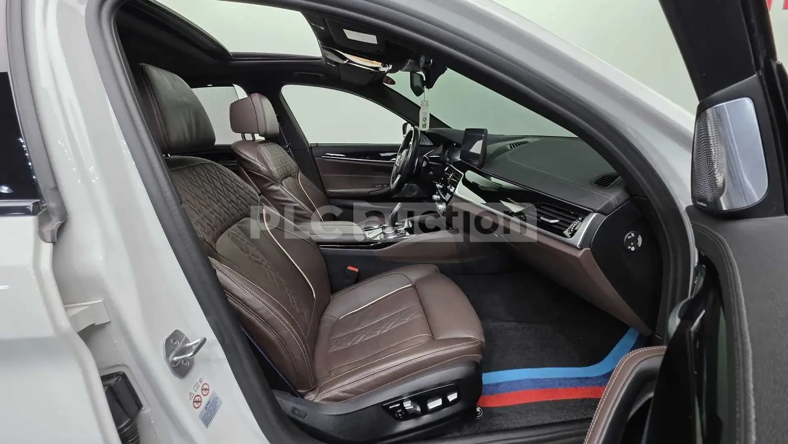 BMW 550 i xDrive M| 360| B&W| HUD| DIST| ВКЛ.ТЕХНОТЕСТ, снимка 11 - Автомобили и джипове - 55008317