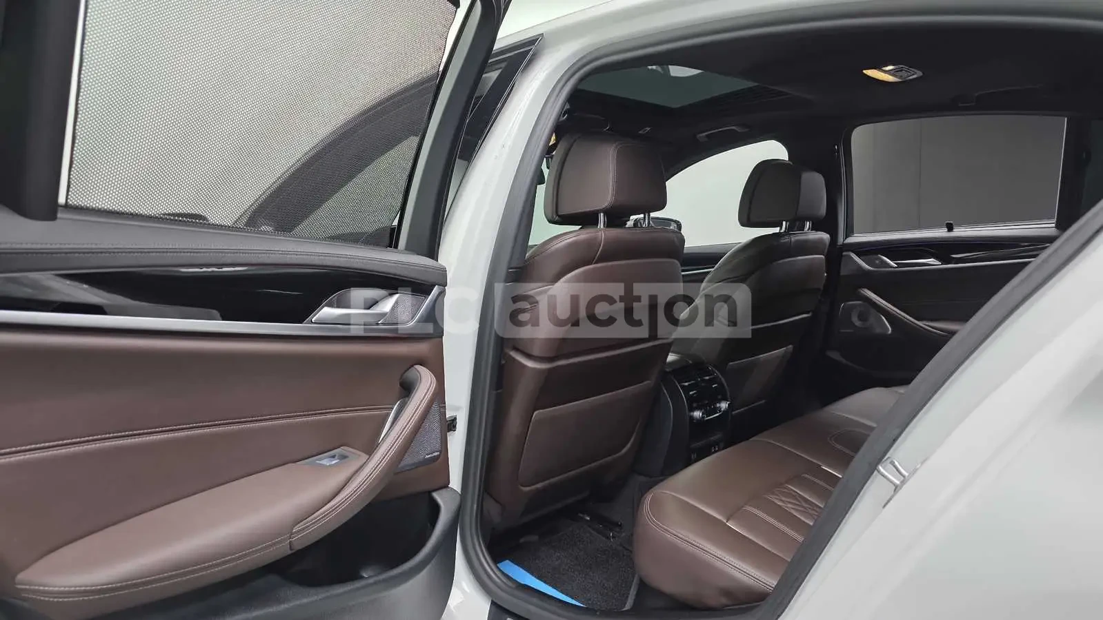 BMW 550 i xDrive M| 360| B&W| HUD| DIST| ВКЛ.ТЕХНОТЕСТ, снимка 12 - Автомобили и джипове - 55008317