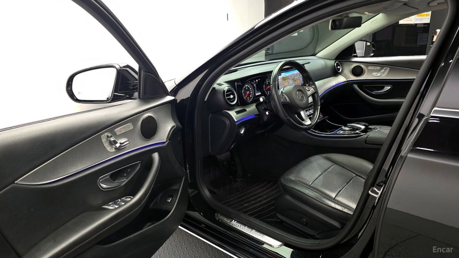 Mercedes-Benz E 200 Avangarde* КОЖА* НАВИ* ПАНО, снимка 8 - Автомобили и джипове - 55501696