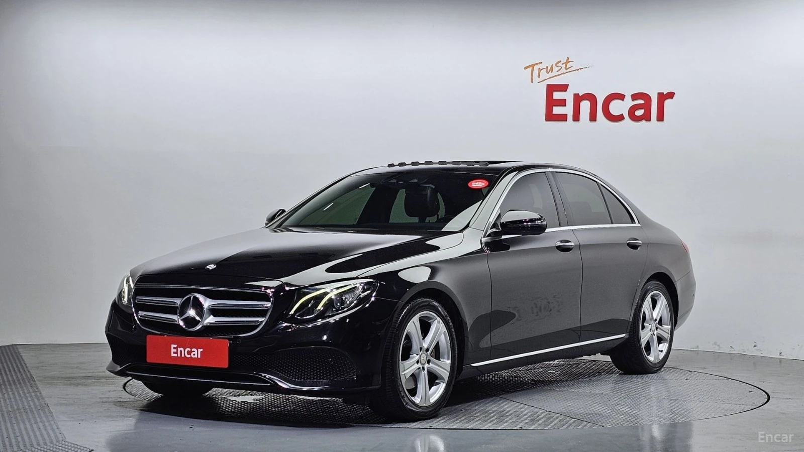 Mercedes-Benz E 200 Avangarde* КОЖА* НАВИ* ПАНО