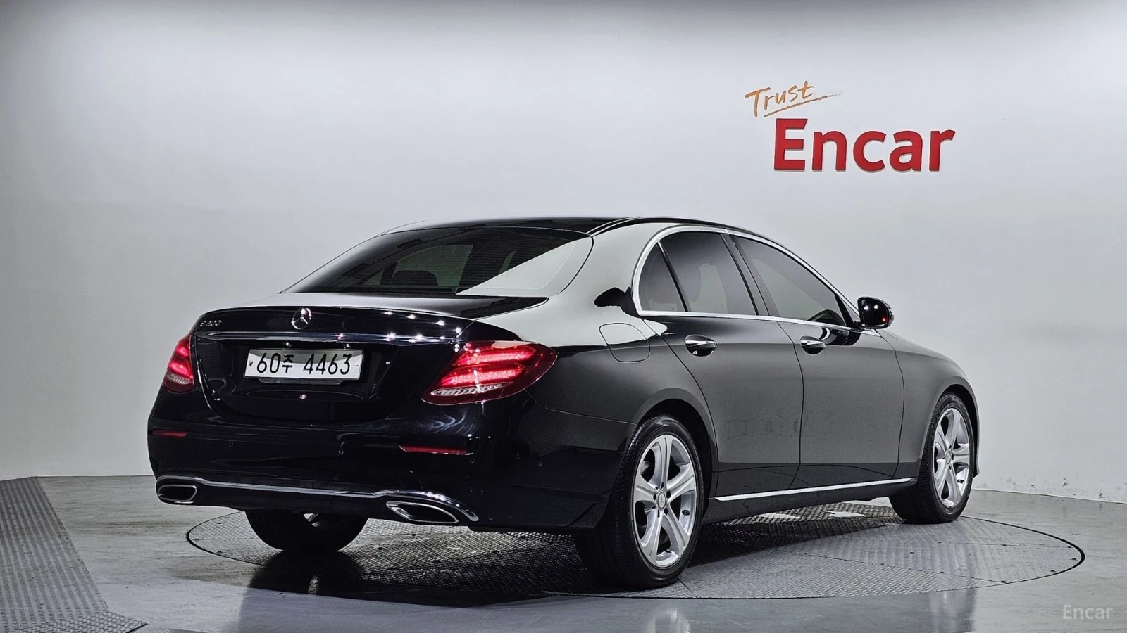 Mercedes-Benz E 200 Avangarde* КОЖА* НАВИ* ПАНО, снимка 2 - Автомобили и джипове - 55501696