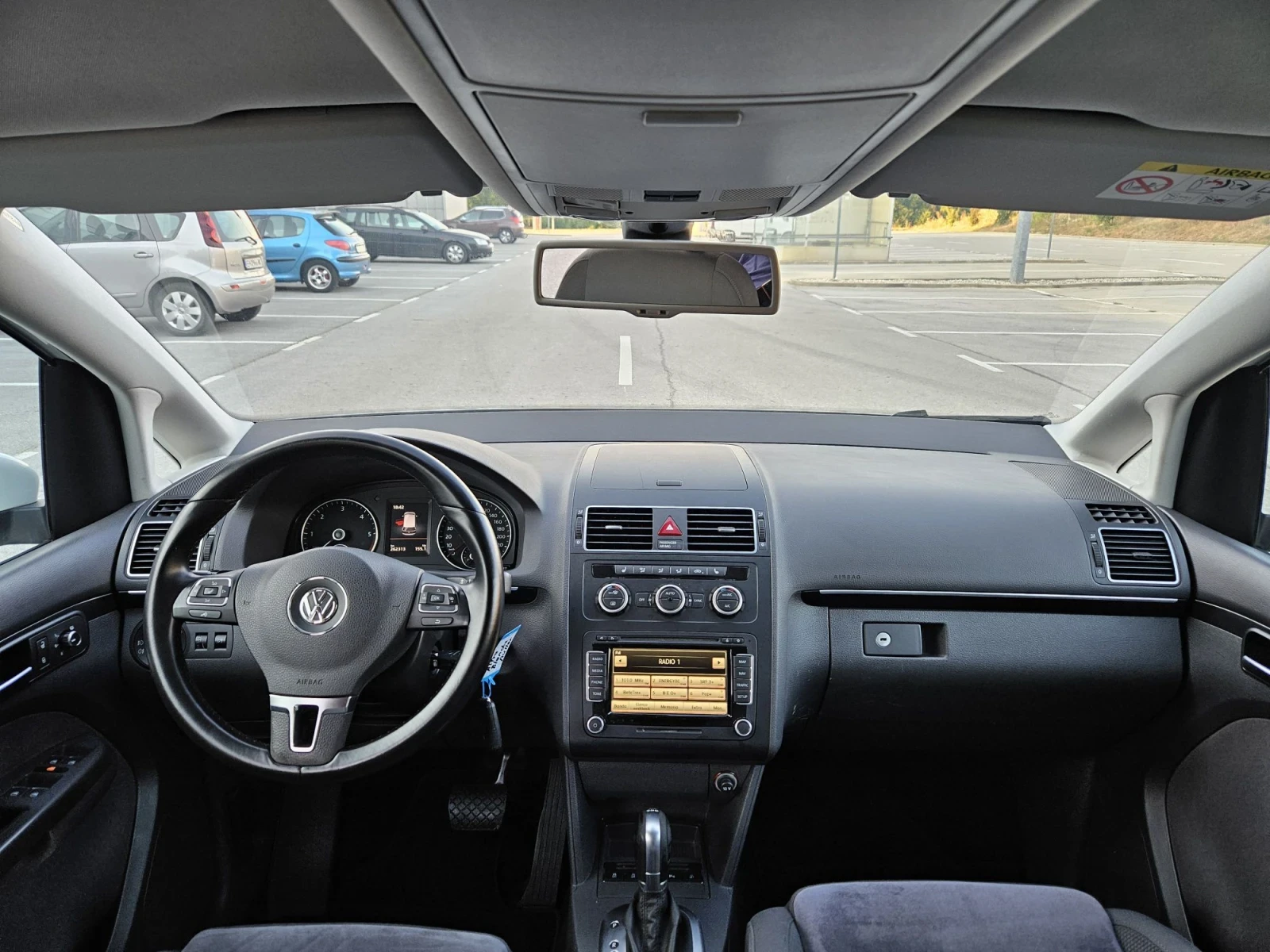 VW Touran 2.0 АВТОМАТИК  HIGH LINE, снимка 11 - Автомобили и джипове - 55684098