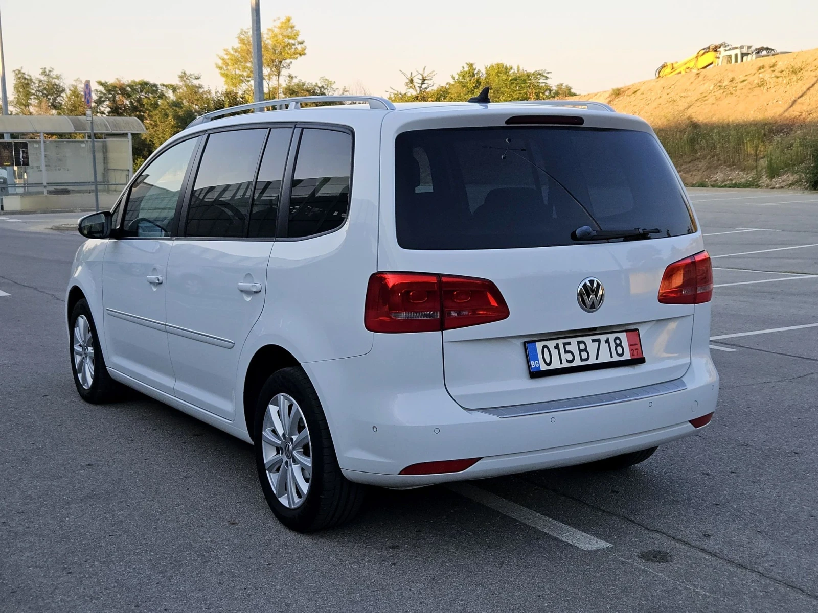 VW Touran 2.0 АВТОМАТИК  HIGH LINE, снимка 6 - Автомобили и джипове - 55684098