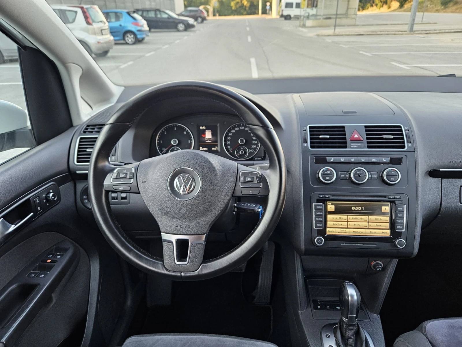 VW Touran 2.0 АВТОМАТИК  HIGH LINE, снимка 12 - Автомобили и джипове - 55684098