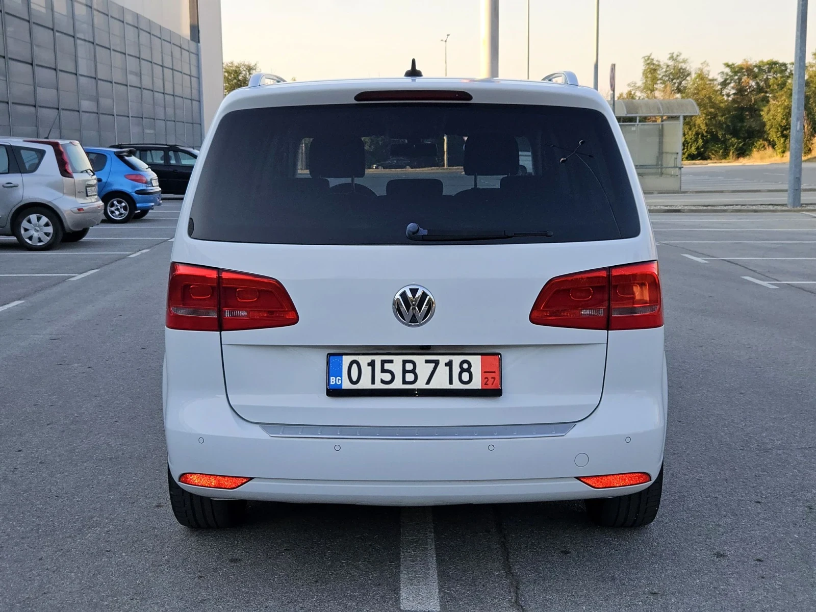 VW Touran 2.0 АВТОМАТИК  HIGH LINE, снимка 5 - Автомобили и джипове - 55684098