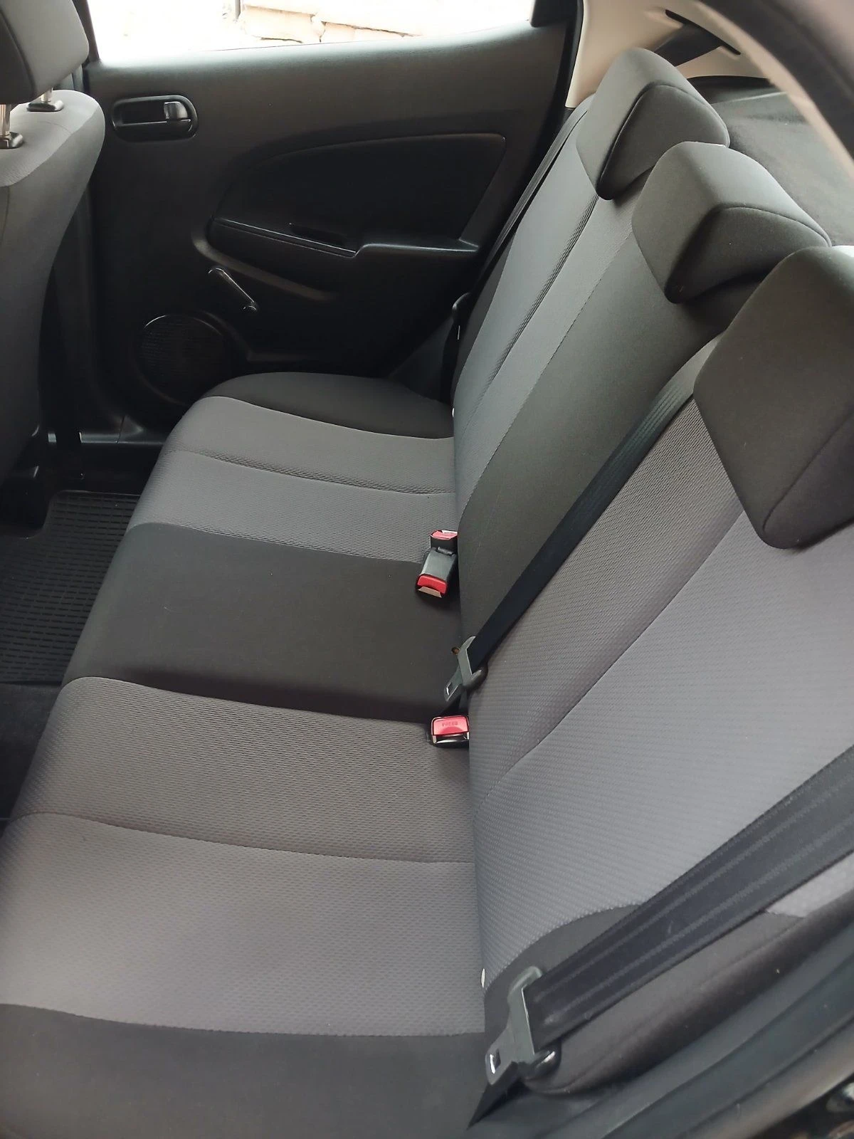 Mazda 2 ТОП Състояние!!! 1.3i CE PRO, снимка 8 - Автомобили и джипове - 55883648