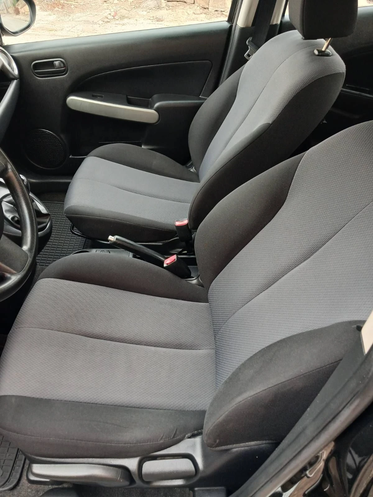 Mazda 2 ТОП Състояние!!! 1.3i CE PRO, снимка 7 - Автомобили и джипове - 55883648
