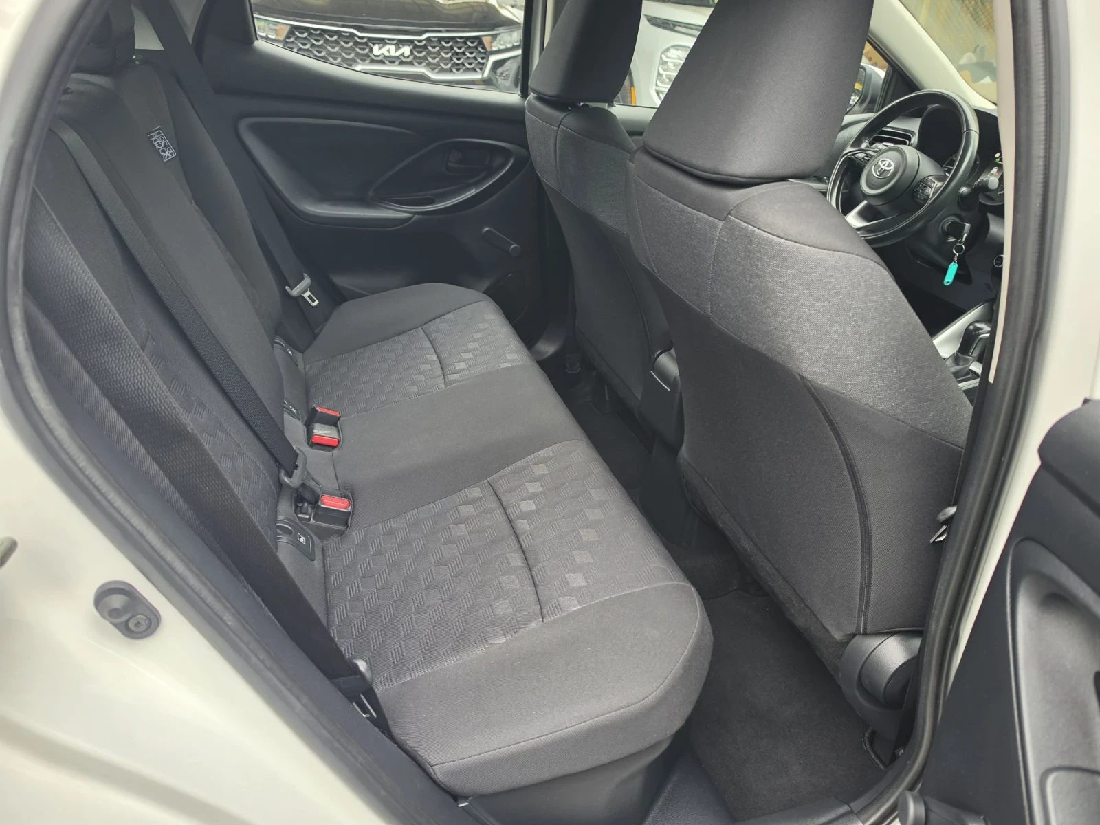 Toyota Yaris 1.5 hybrid | Mobile.bg � ����������� 14