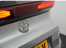 Toyota C-HR НОВ!/1.8/BI-TONE/140HP/CARPLAY/KLESS/FWD/LED/356f - 63499 лв. - 78719895 4