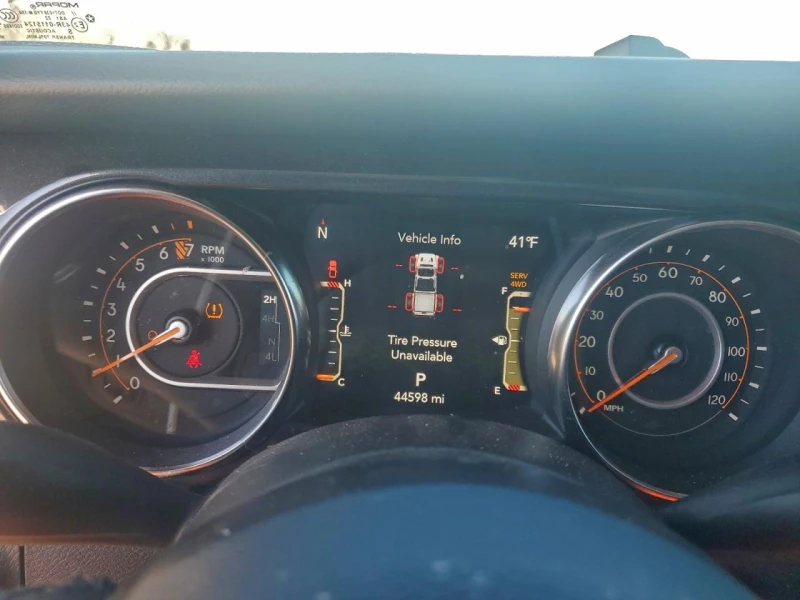 Jeep Gladiator Altitude 4x4, снимка 9 - Автомобили и джипове - 53302823