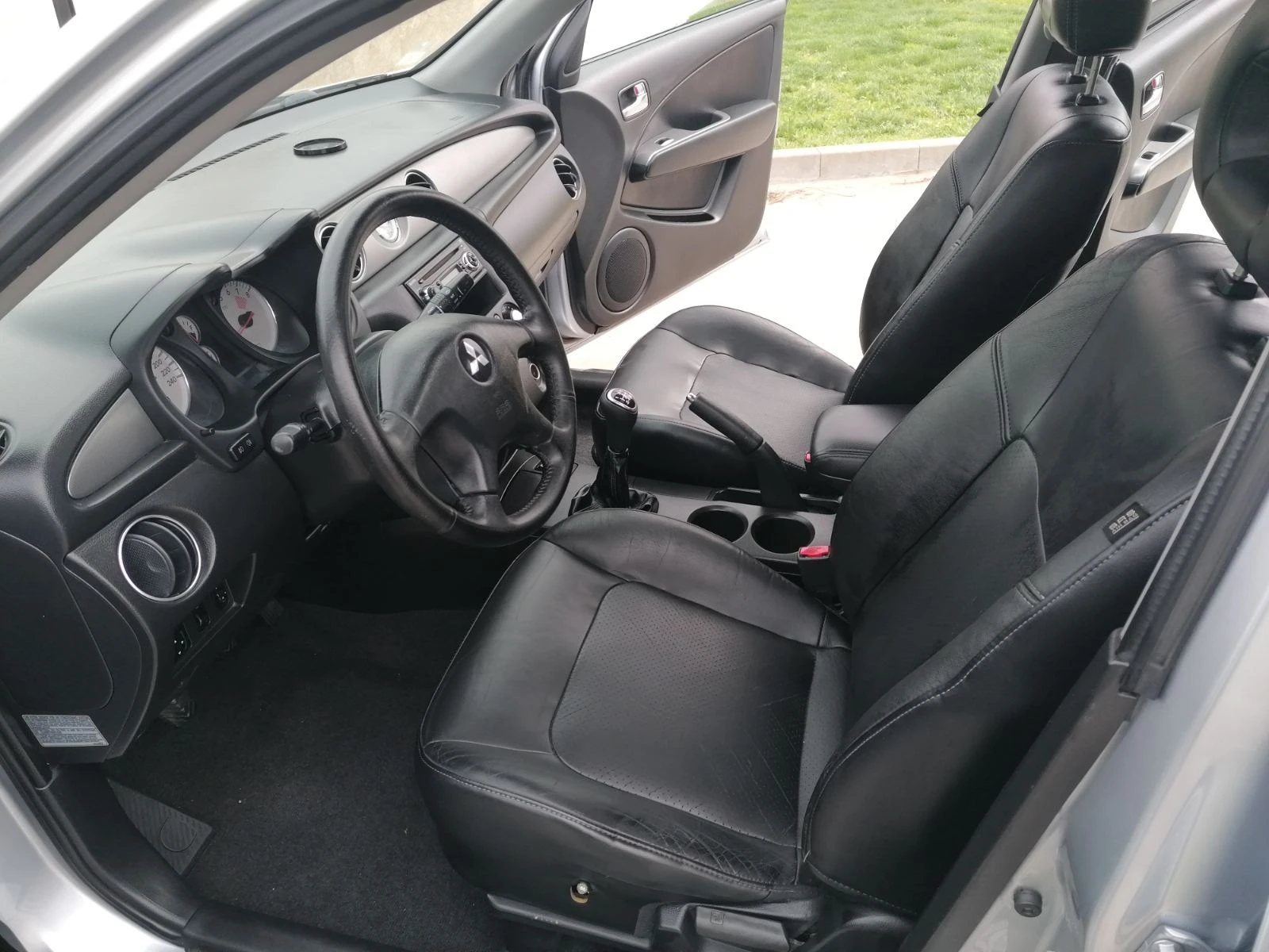 Mitsubishi Outlander 2.4 AWD Швейцария - изображение 7