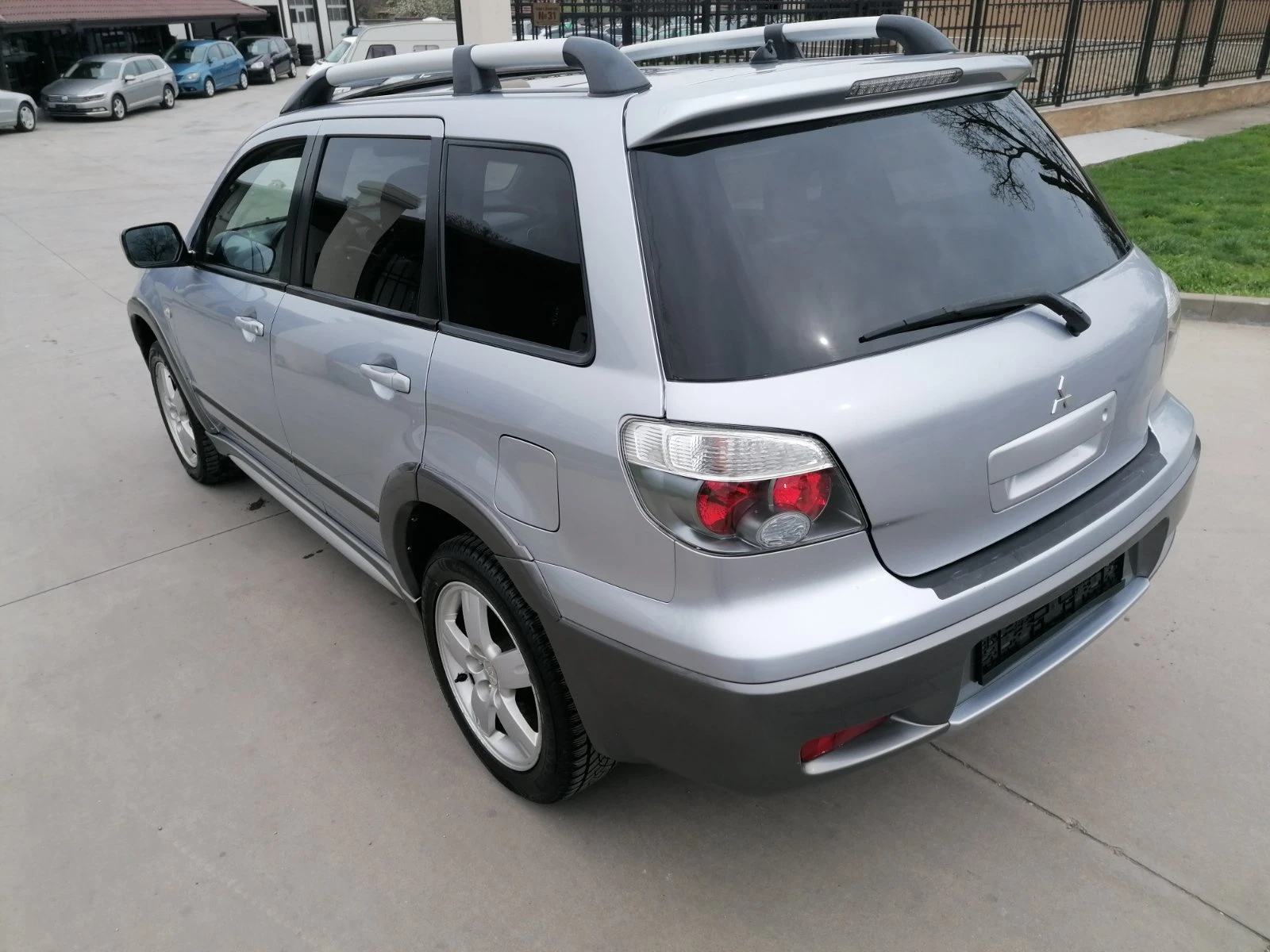 Mitsubishi Outlander 2.4 AWD Швейцария - изображение 4