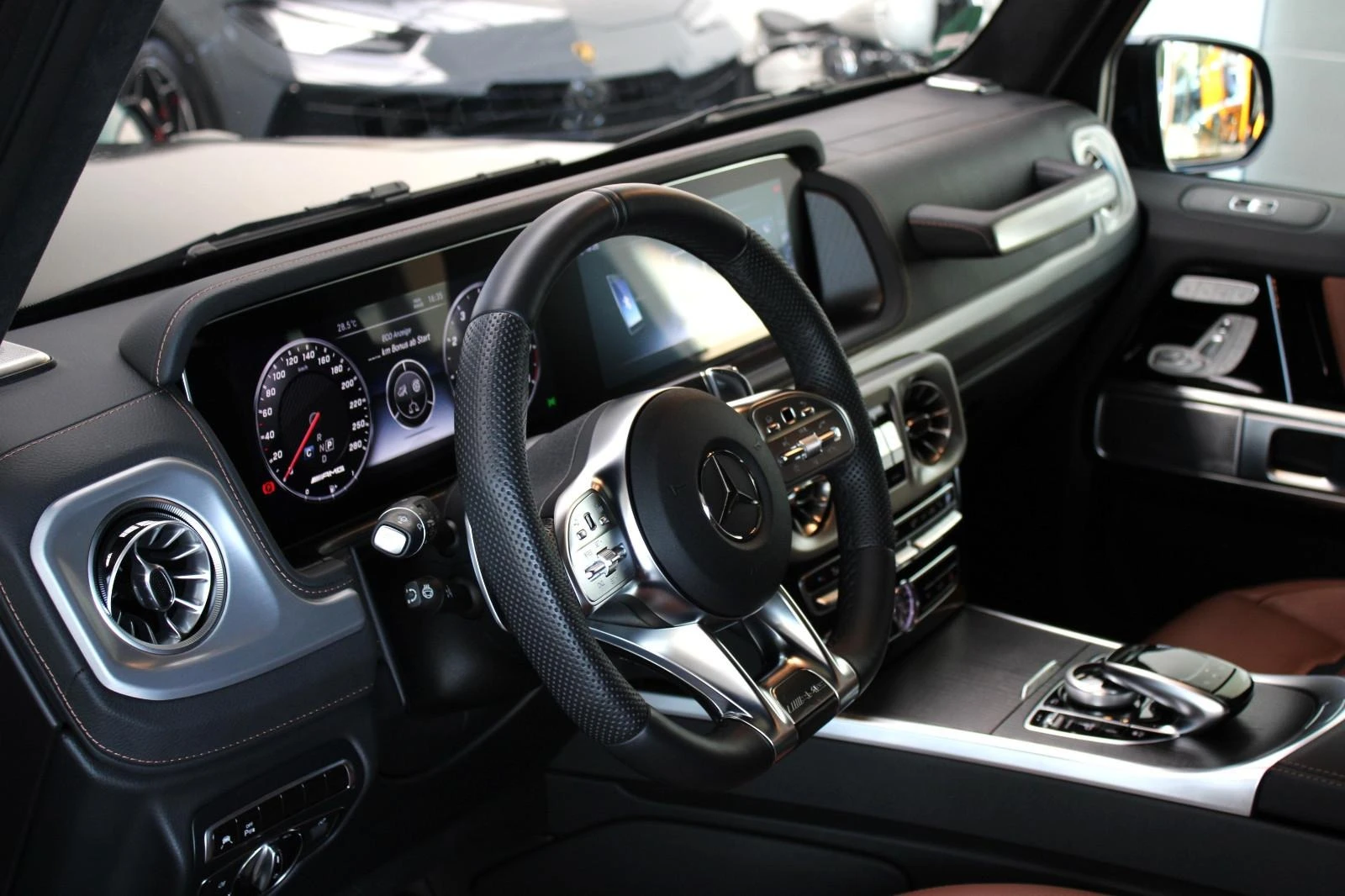 Mercedes-Benz G 63 AMG 4-MATIC/NIGHT/BURMESTER/MANUFAKTUR/EXCLUSIV/360/ - изображение 9