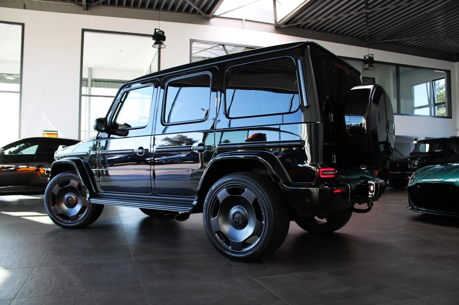 Mercedes-Benz G 63 AMG 4-MATIC/NIGHT/BURMESTER/MANUFAKTUR/EXCLUSIV/360/ - изображение 4