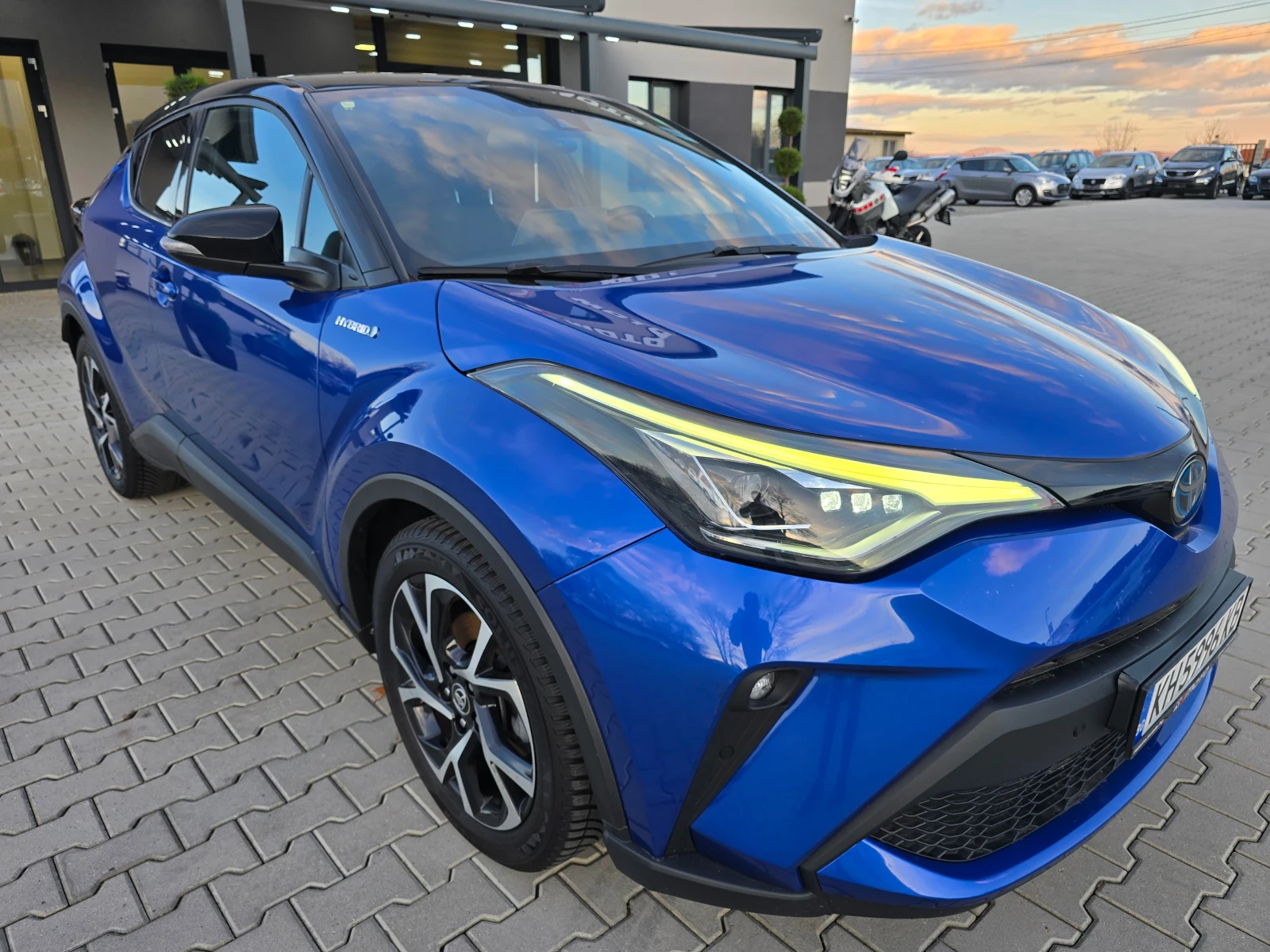 Toyota C-HR 2.0 Hybrid, 184к.с., Камера, Подгрев! - изображение 2