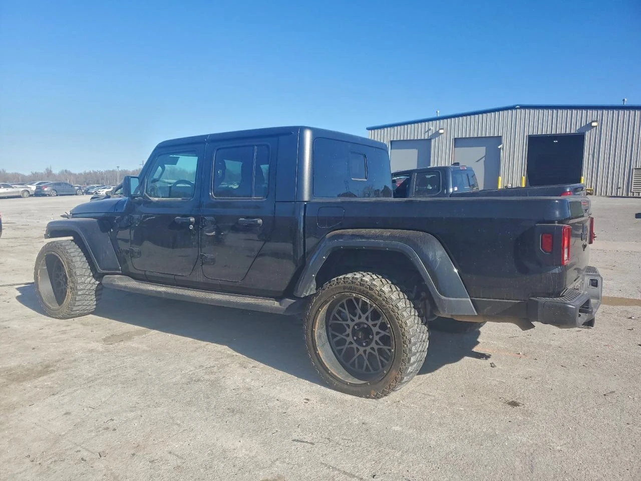 Jeep Gladiator Altitude 4x4 - изображение 2