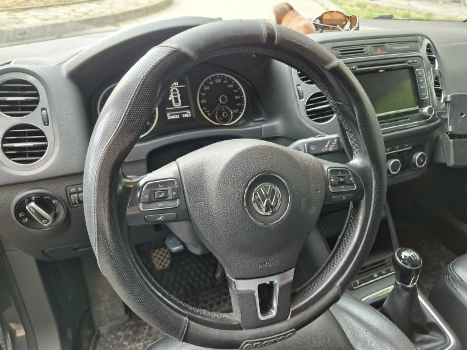 VW Tiguan, снимка 9 - Автомобили и джипове - 54782083